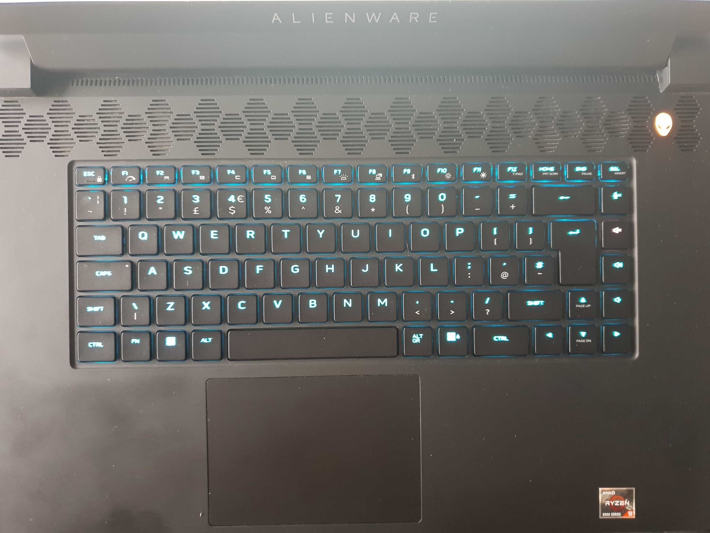 Alienware m17 R5 AMD Ryzen 9 6900HX 3070Ti 8GB 165Hz 32GB 1TB 17" W11