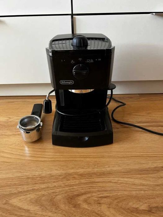 Кофеварка DELONGHI EC 146 Black в идеальном состоянии