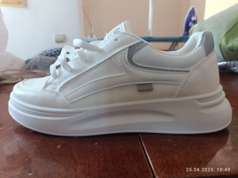 Продам кросовки новые