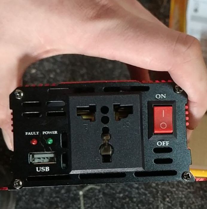 Преобразователь тока автомобильный ERYUAN 2000W 12V инвертор преобразо