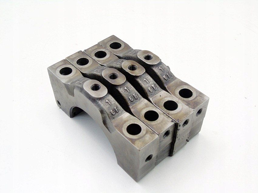 Podpory Stopy Mostki Wału Korbowego 3.0 B V6 Audi A4 B6 A6 C5 A8 D3