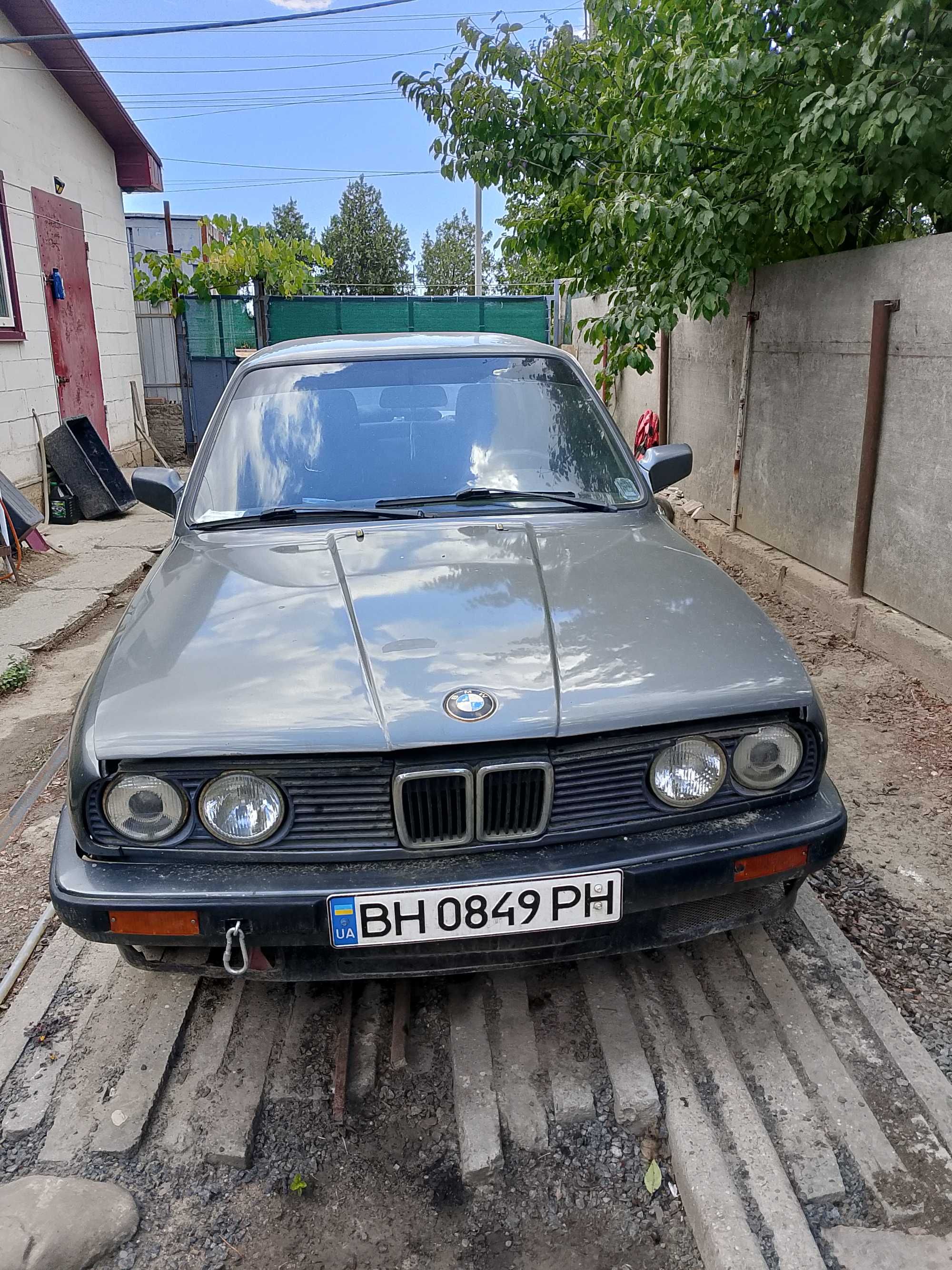 BMW 324 
3 Series