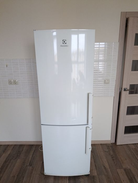 Холодильник Electrolux EN3400AOW