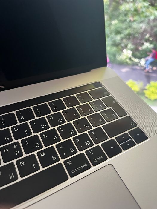 MacBook Pro 15 TouchBar (2019) | Core i7 + Radeon Pro | 16/256 gb