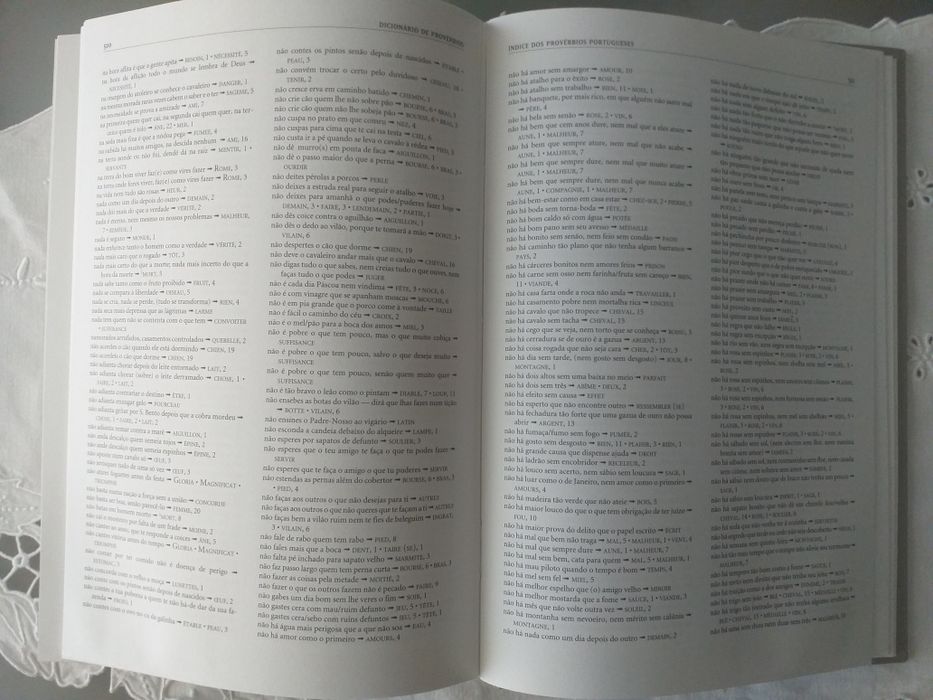 Dicionario de Provérbios *Português*Francês* Inglês.