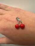 Srebrny charms yes