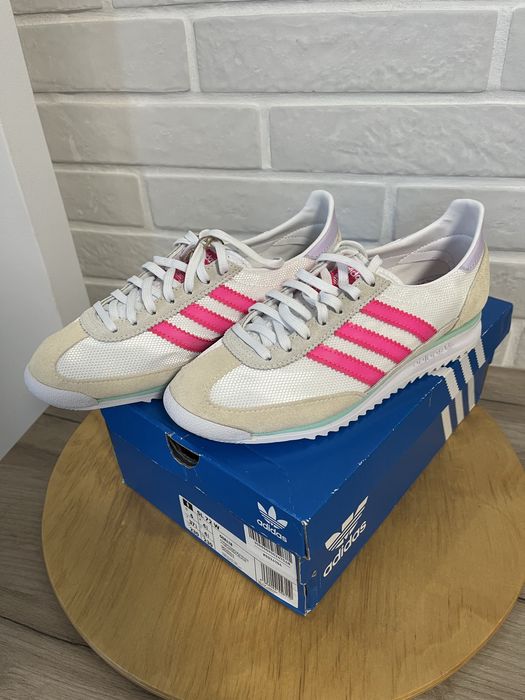 Кросівки жіночі adidas оригінал 37.5 розмір