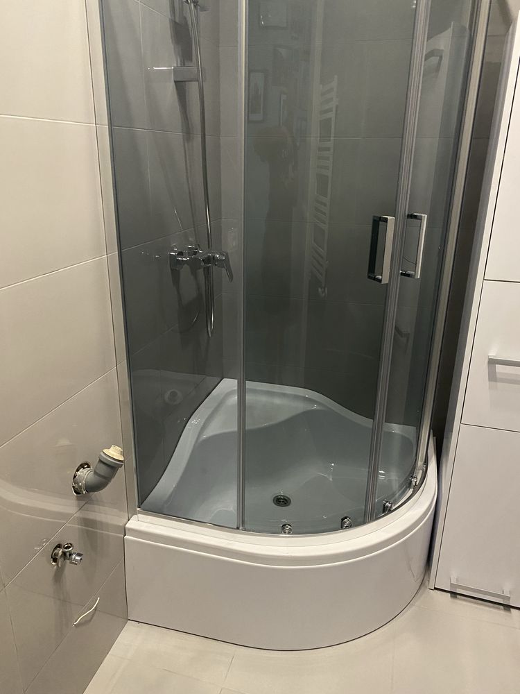 Prysznic z brodzikiem+bateria  90x90