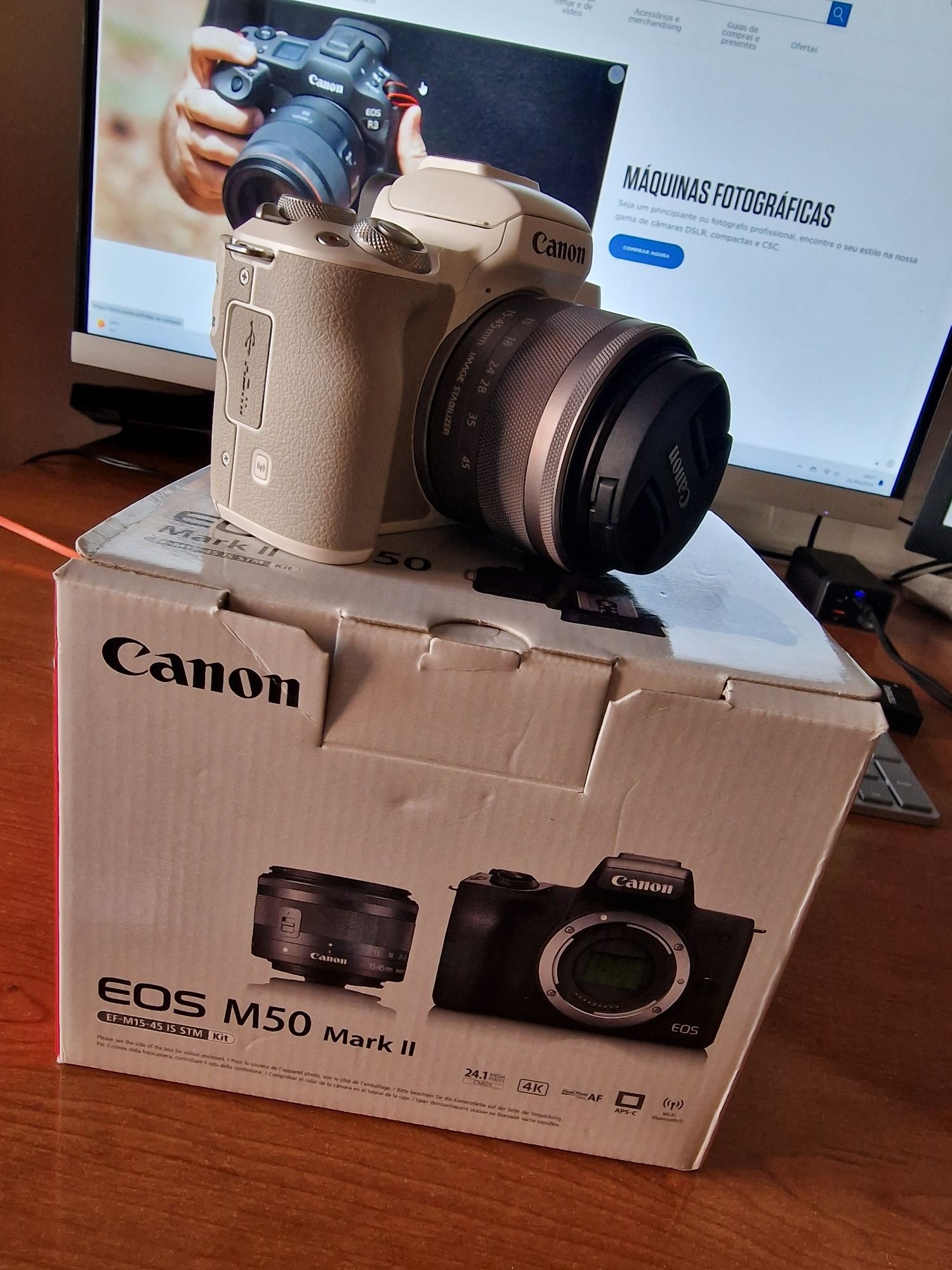 Canon M50 Mark II - Kit Lens EF M15 - 45