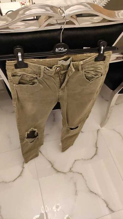 Sexy spodnie damskie jeansy z dziurami Bershka khaki, JESIEŃ ZIMA 2025