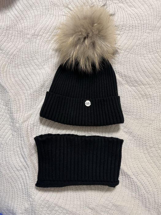 Зимова шапка з натуральним пампоном