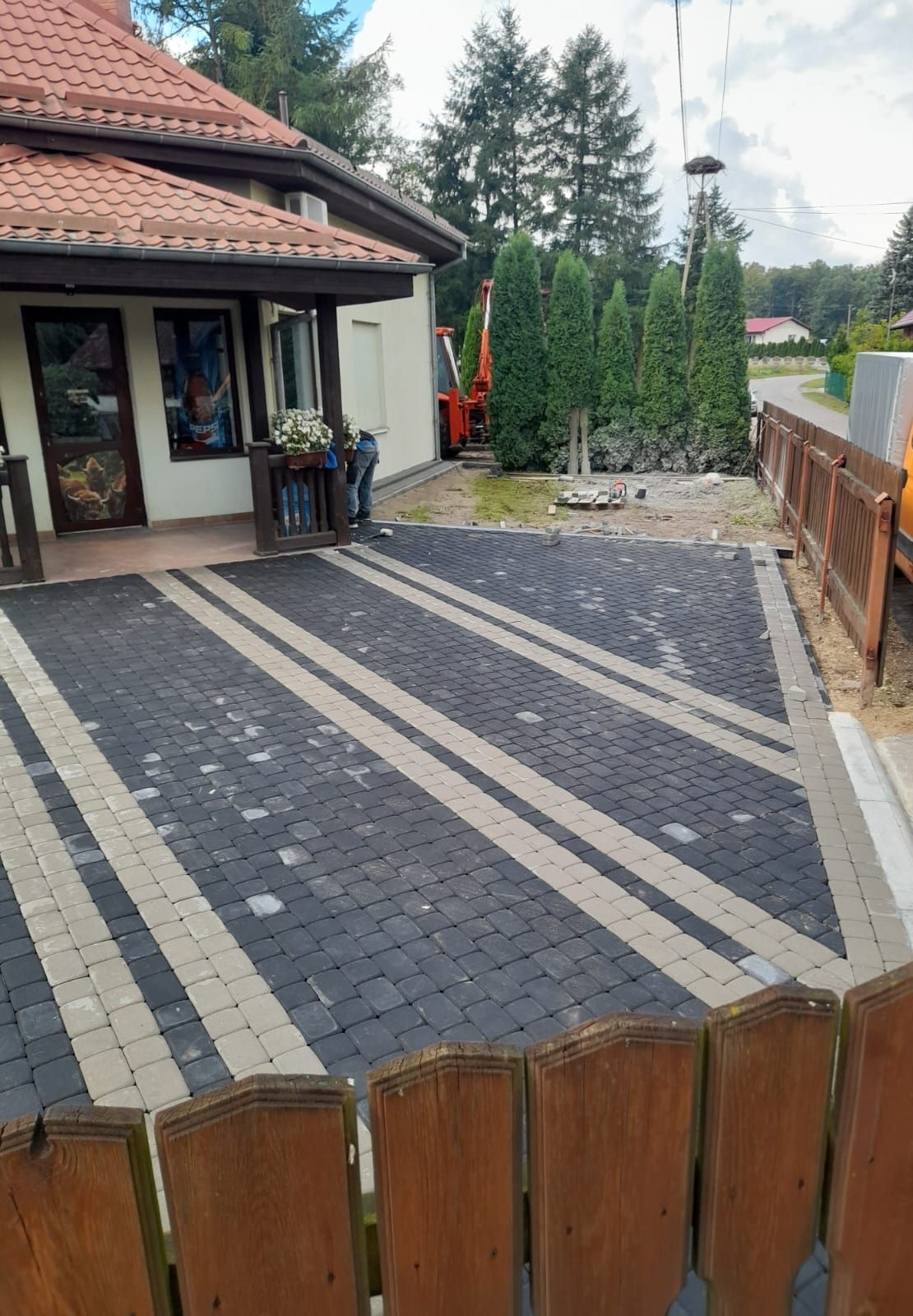 Układanie kostki brukowej kompleksowo, brukarz, brukarstwo  Prace ziem