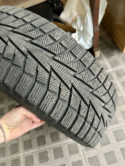 Продаю зимові шини Hankook R18