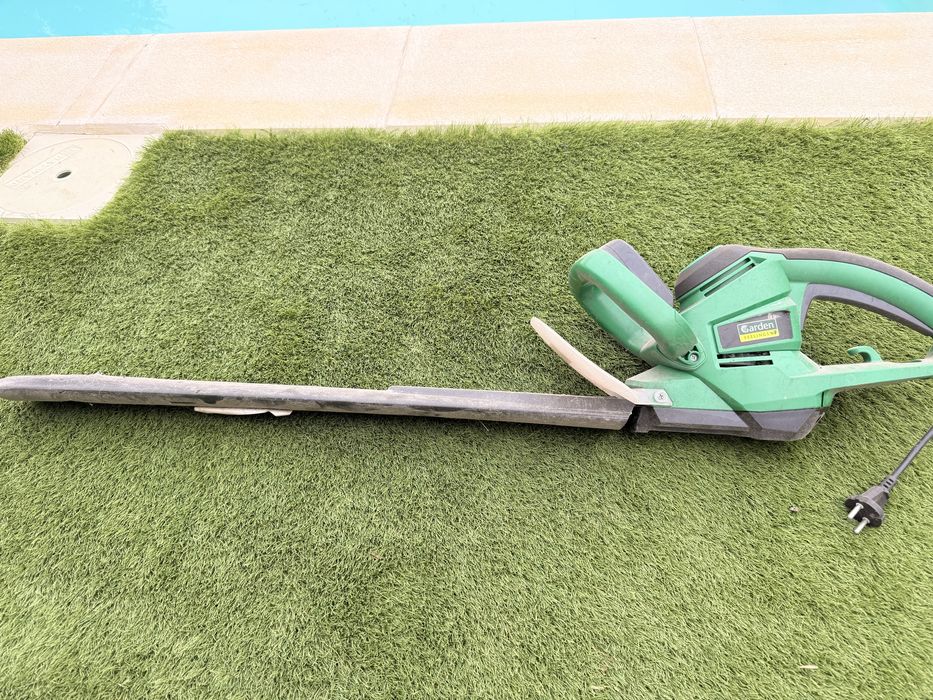 Corta sebes elétrico