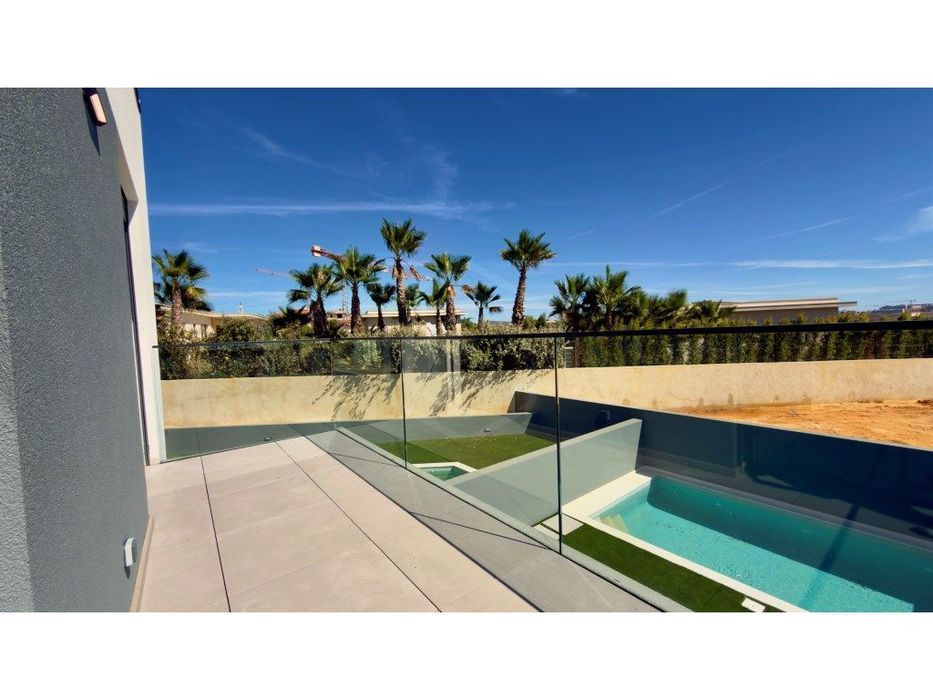 Moradia V4 em Empreendimento de Luxo junto à Ria Formosa em Faro, A...