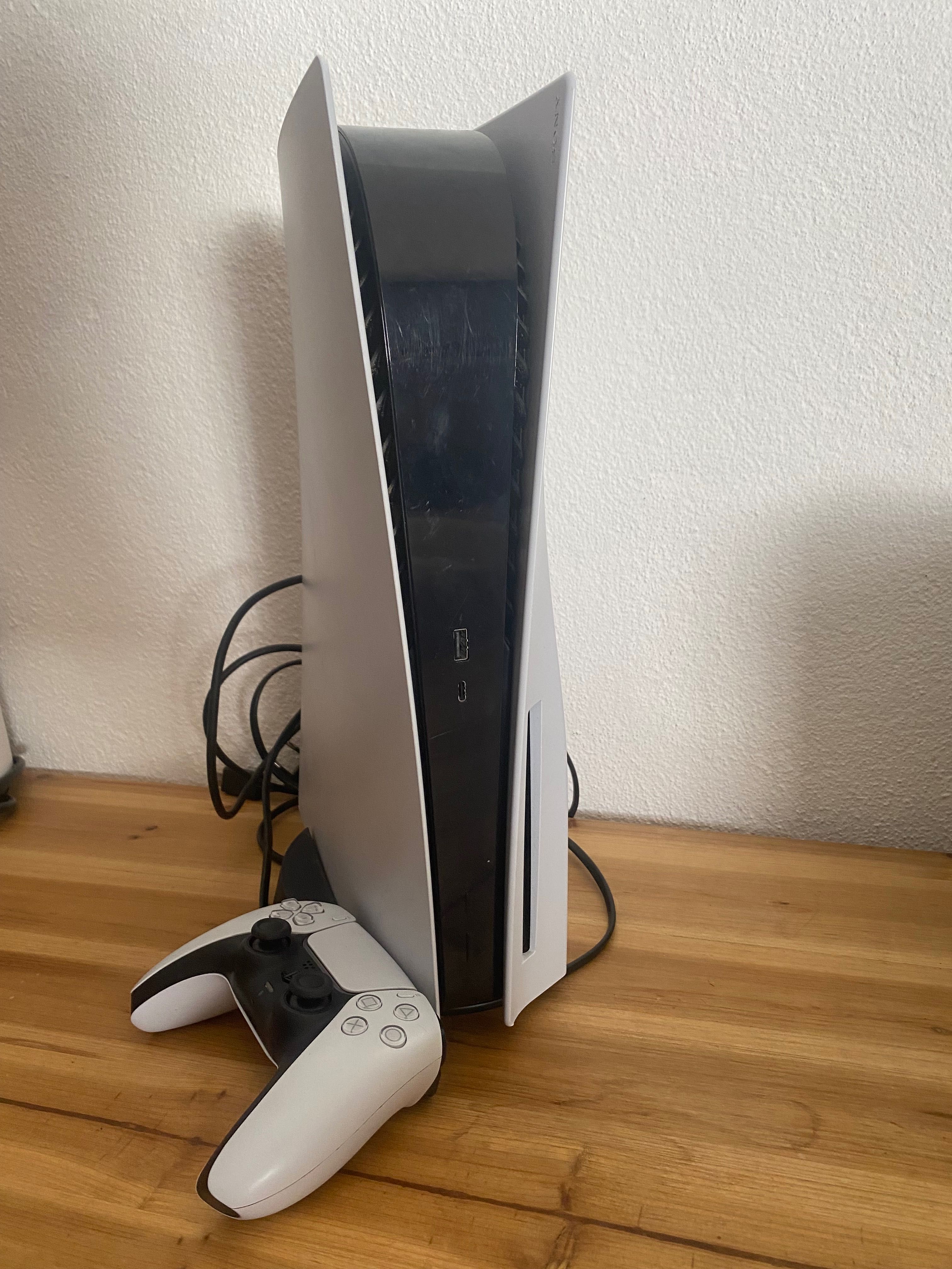 PlayStation 5 825GB  comando FIFA25 e F1