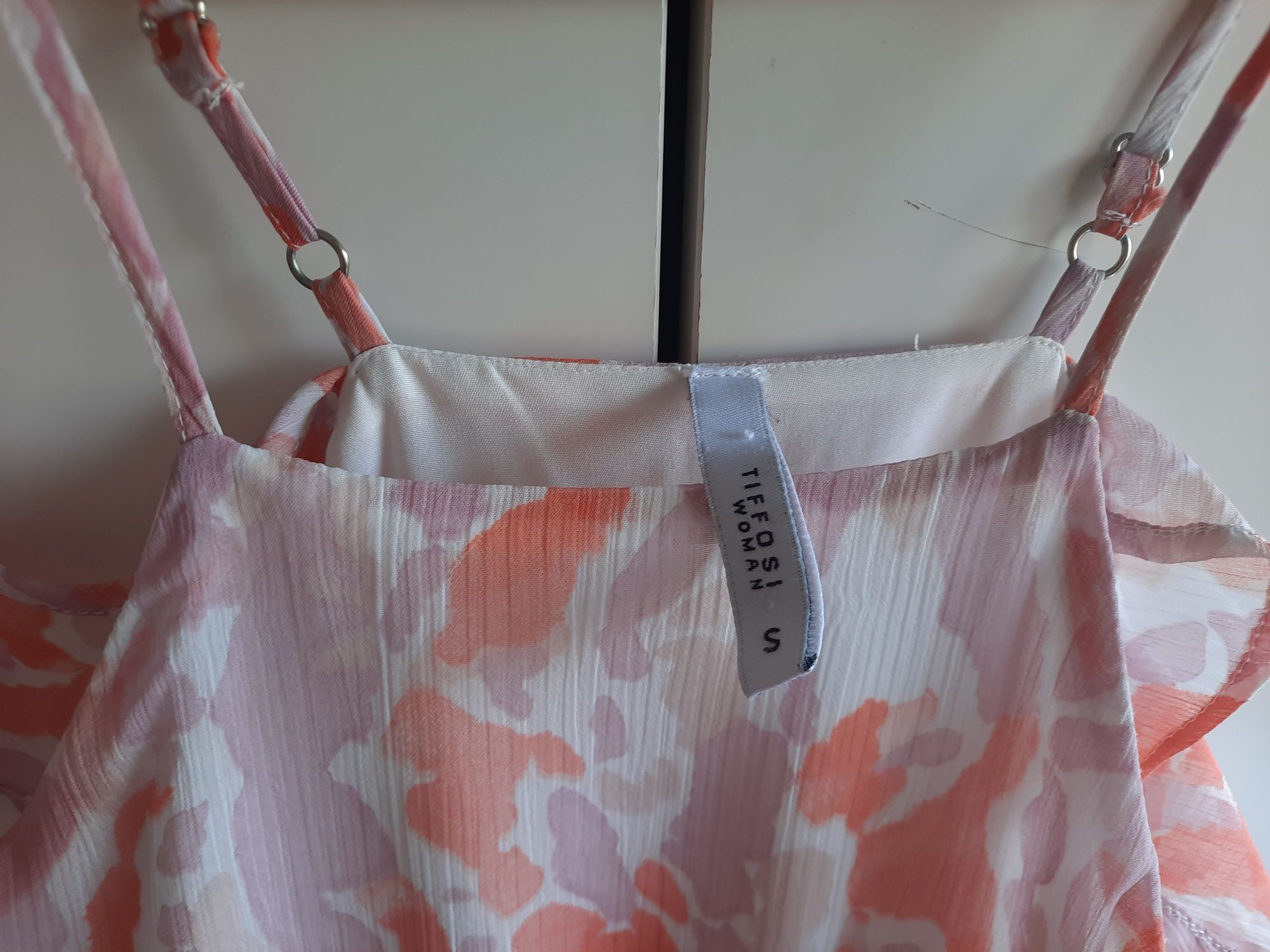 Vestido comprido lilás e coral da Tiffosi