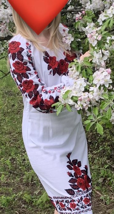 Сукня вишита бісером