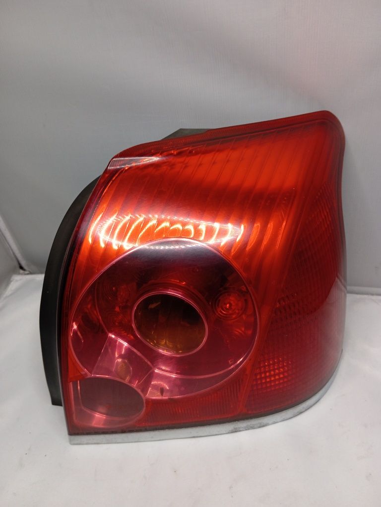 Lampa tył tylna prawa Toyota Avensis sedan