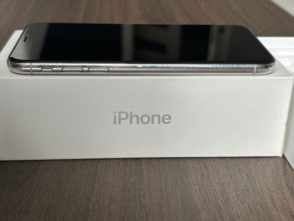 Iphone XS z pamięcią 64GB