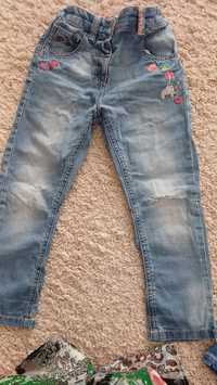 Продам джинсы на девочку 3-4года фирмы  NEXT