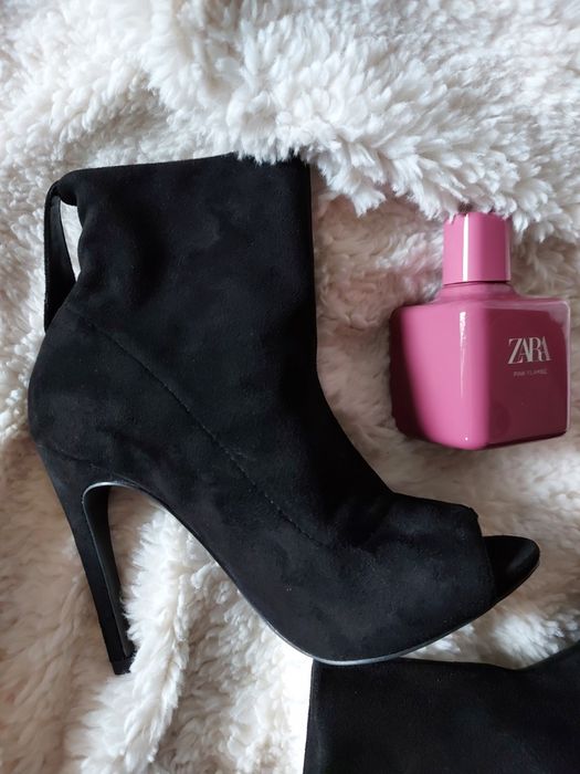 Чёрные ботильоны с открытым носком ботинки полусапоги Primadonna, р.35