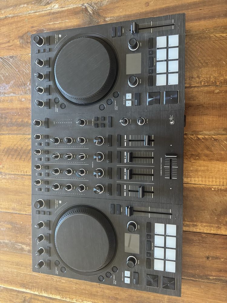 Controladora DJ Native Instruments Traktor Kontrol S4 MK3
