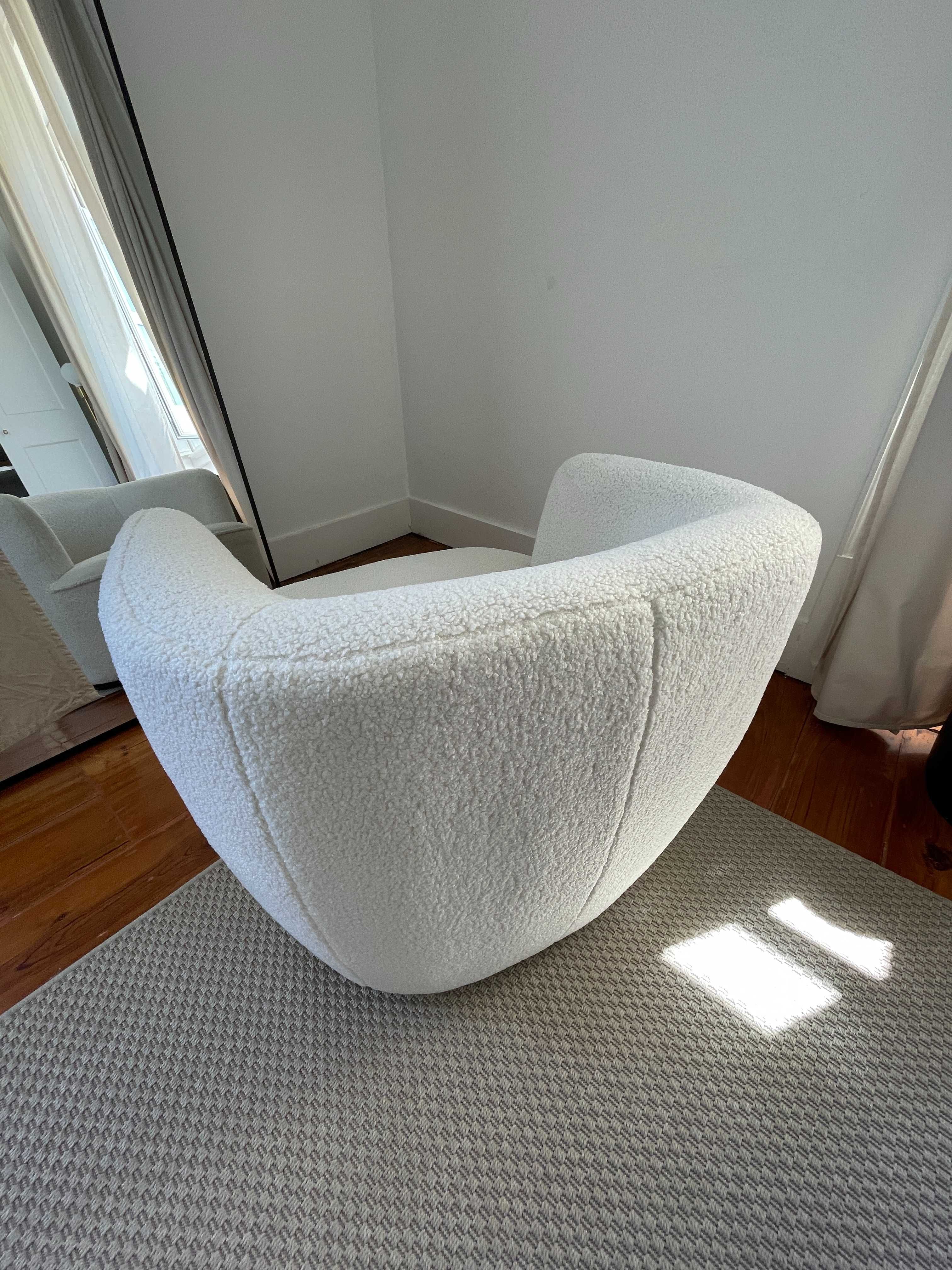 poltrona giratória bouclé de lã branca Casa Shop
