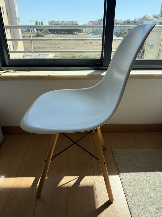 Cadeira estilo Eames - nordica
