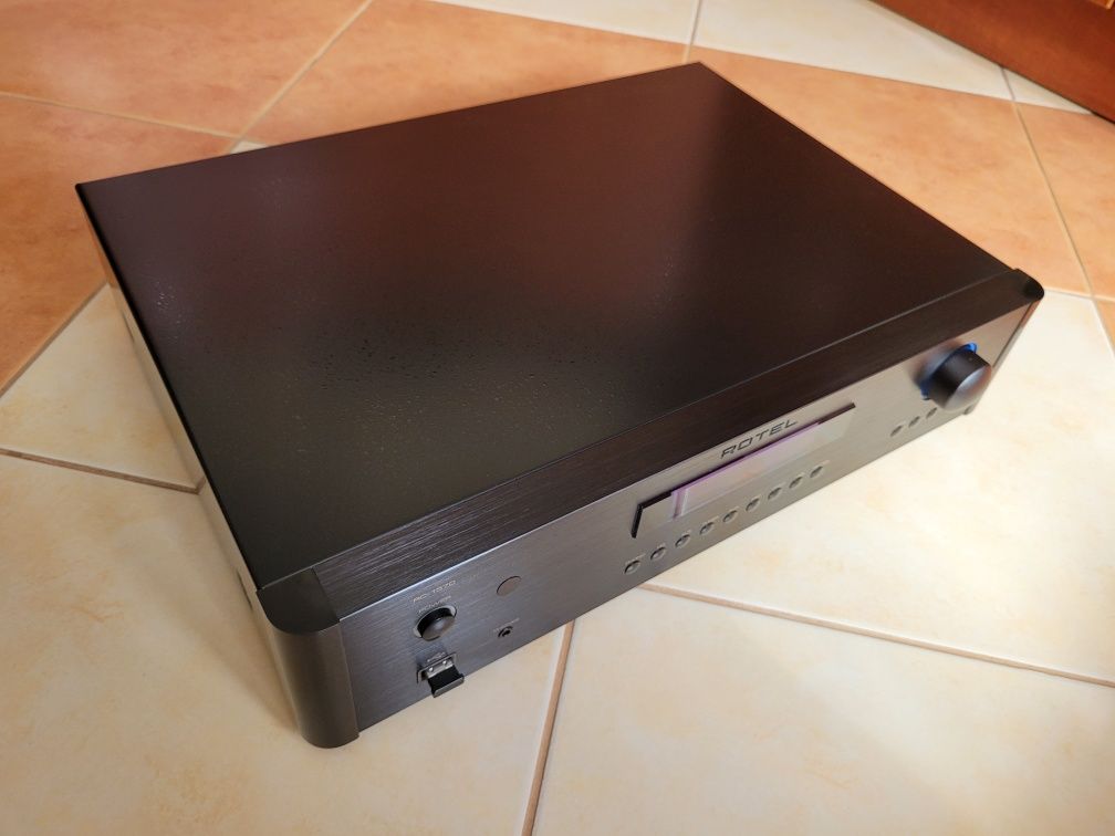 Przedwzmacniacz ROTEL RC-1570