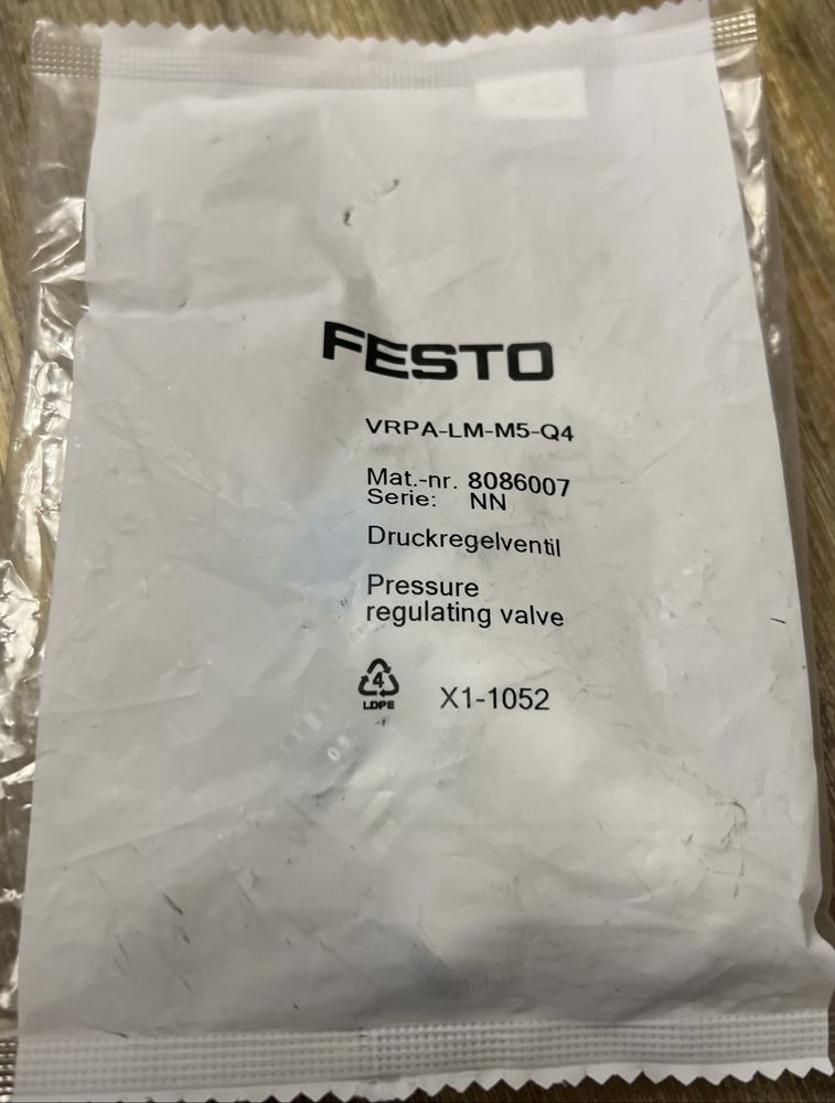 Festo Regulator ciśnienia VRPA-LM-M5-Q4 Nowy