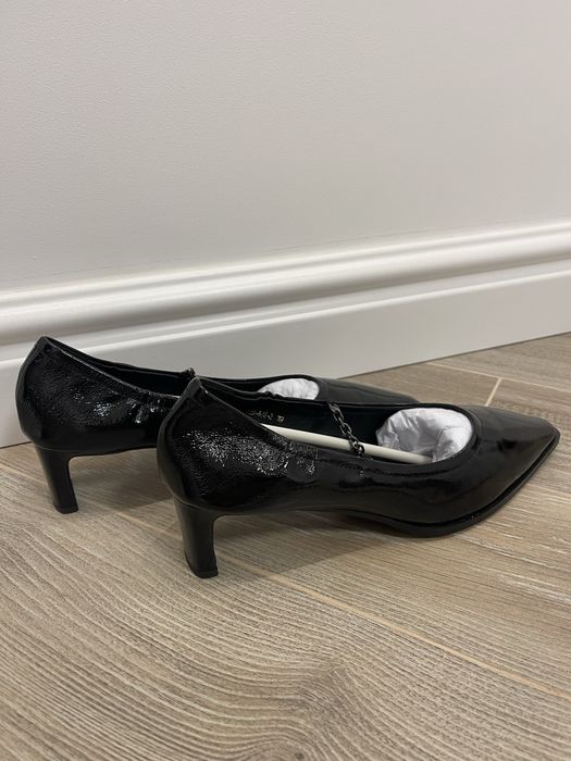 Жіночі лакові туфельки