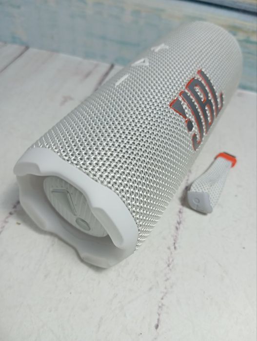 Колонка jbk flip7 , на гарантии