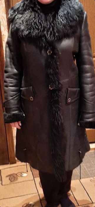 Продам натуральную дублёнку с капюшоном