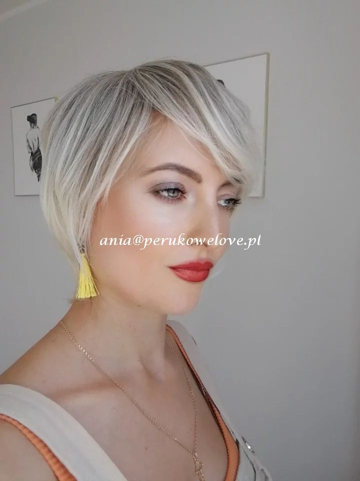 Peruka jasny blond ombre krótkie włosy na co dzień jak naturalne