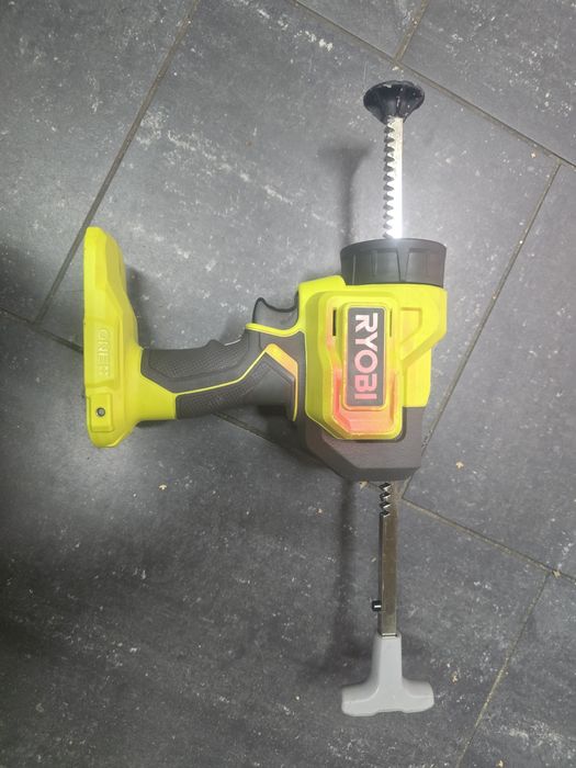 Pistolet do sylikonu RCG18