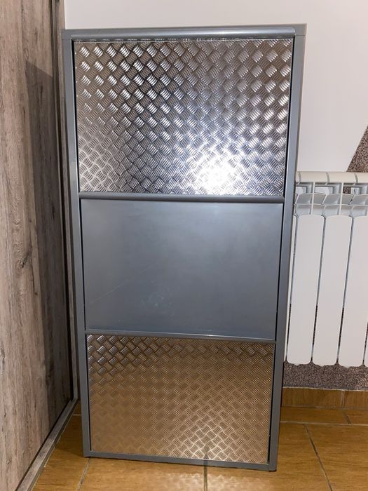 Metalowa szafka na buty