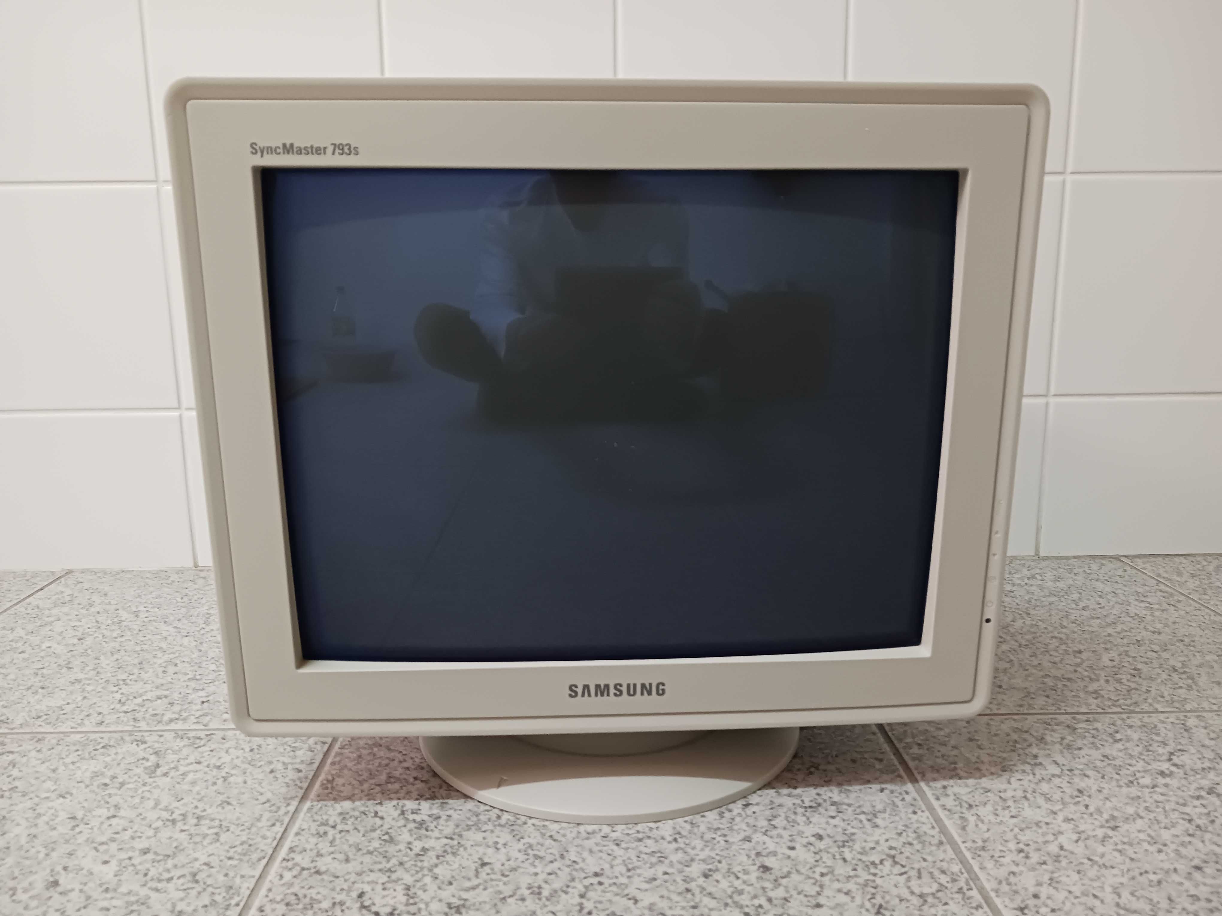 Monitor CRT Samsung Sync Master 793s