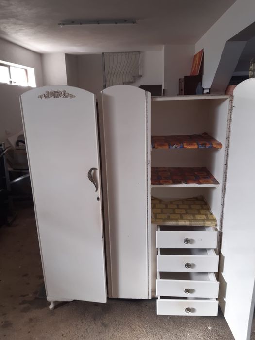 Roupeiro madeira lacada