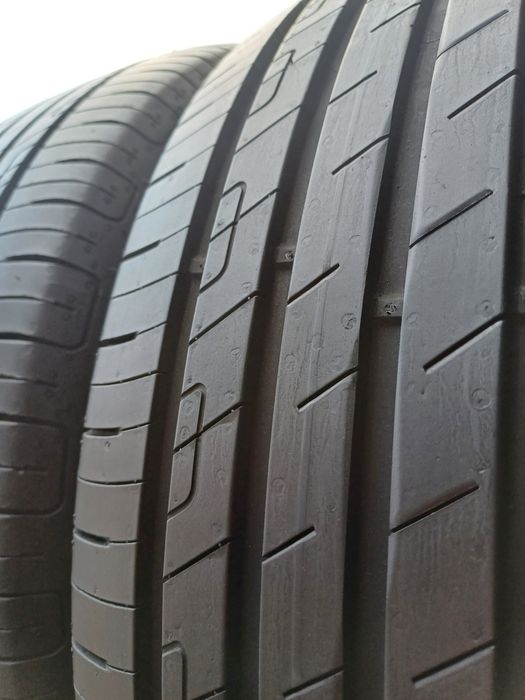 215/55/18 Sprzedam parę opon letnich Goodyear