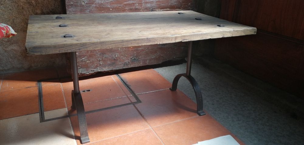 Mesa rustica antiga