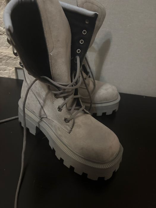 Демісезонні високі стильні чоботи, розмір 37. нові