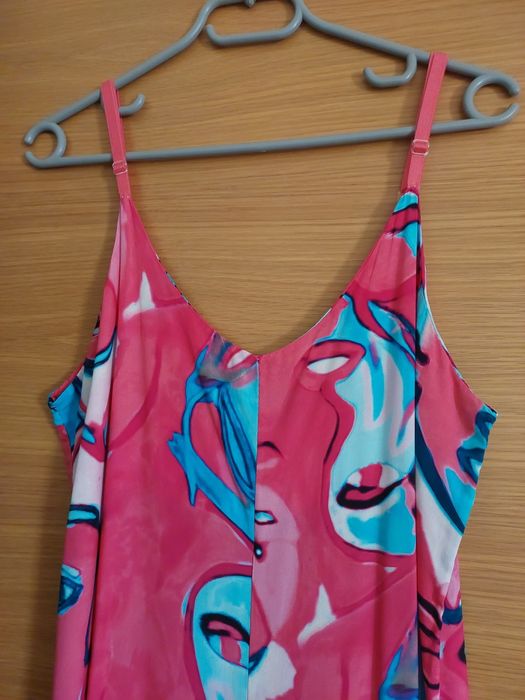 Macacão Estampado Fundo Rosa, M