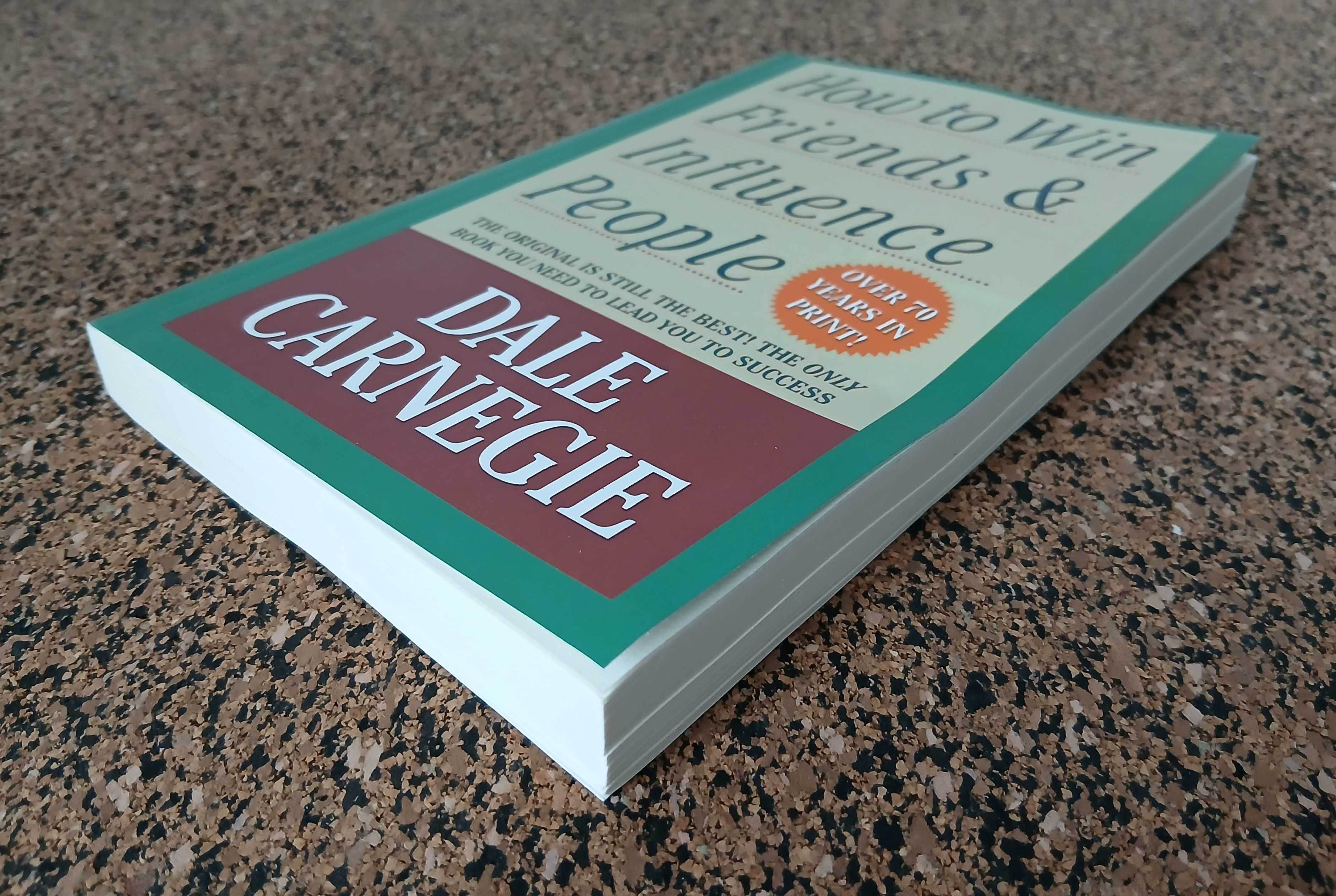 How to Win Friends and Influence People (Dale Carnegie)