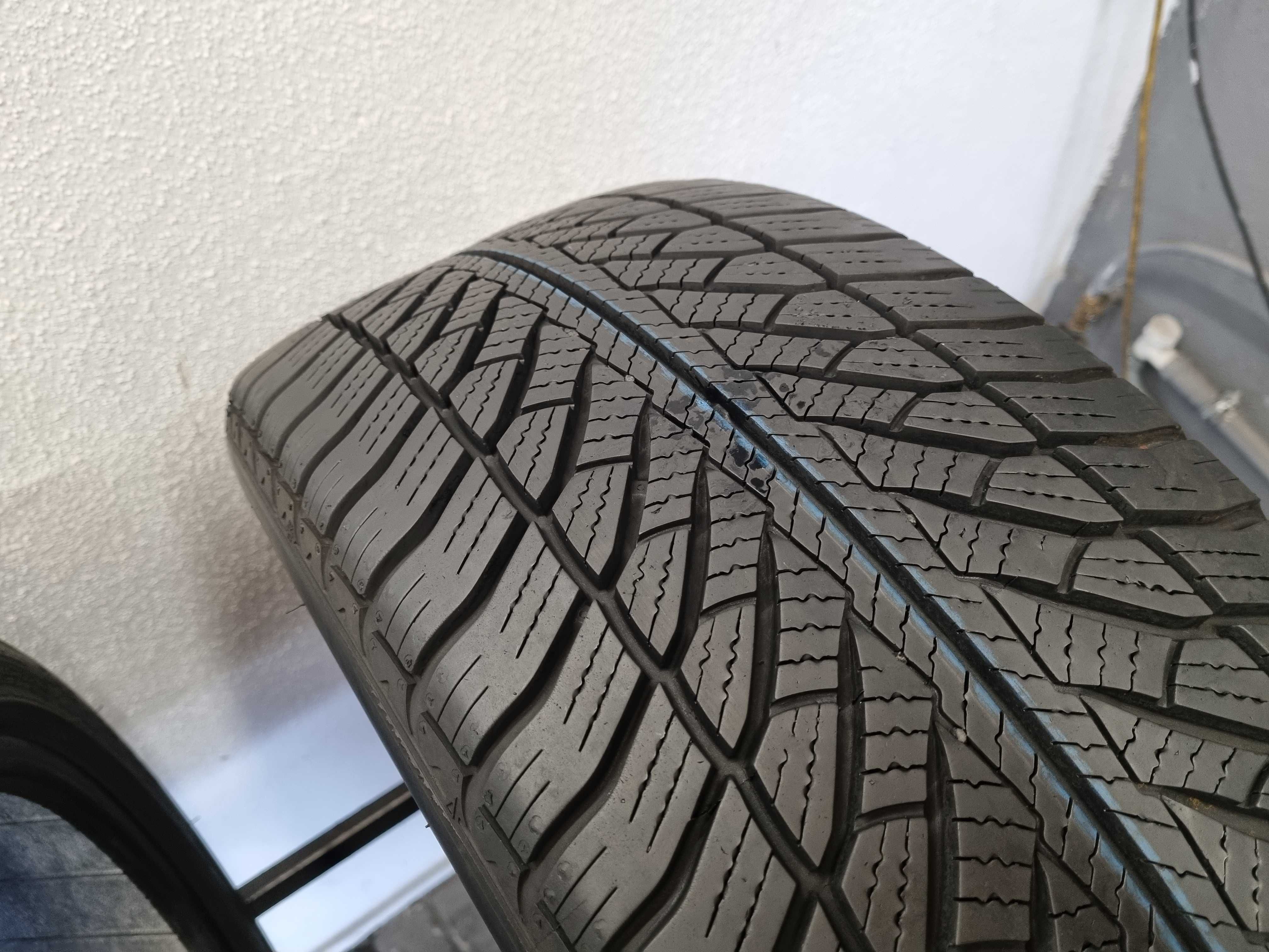 245/45/18 100V Goodyear Ultra Grip Preformance * MO Dot.4619R