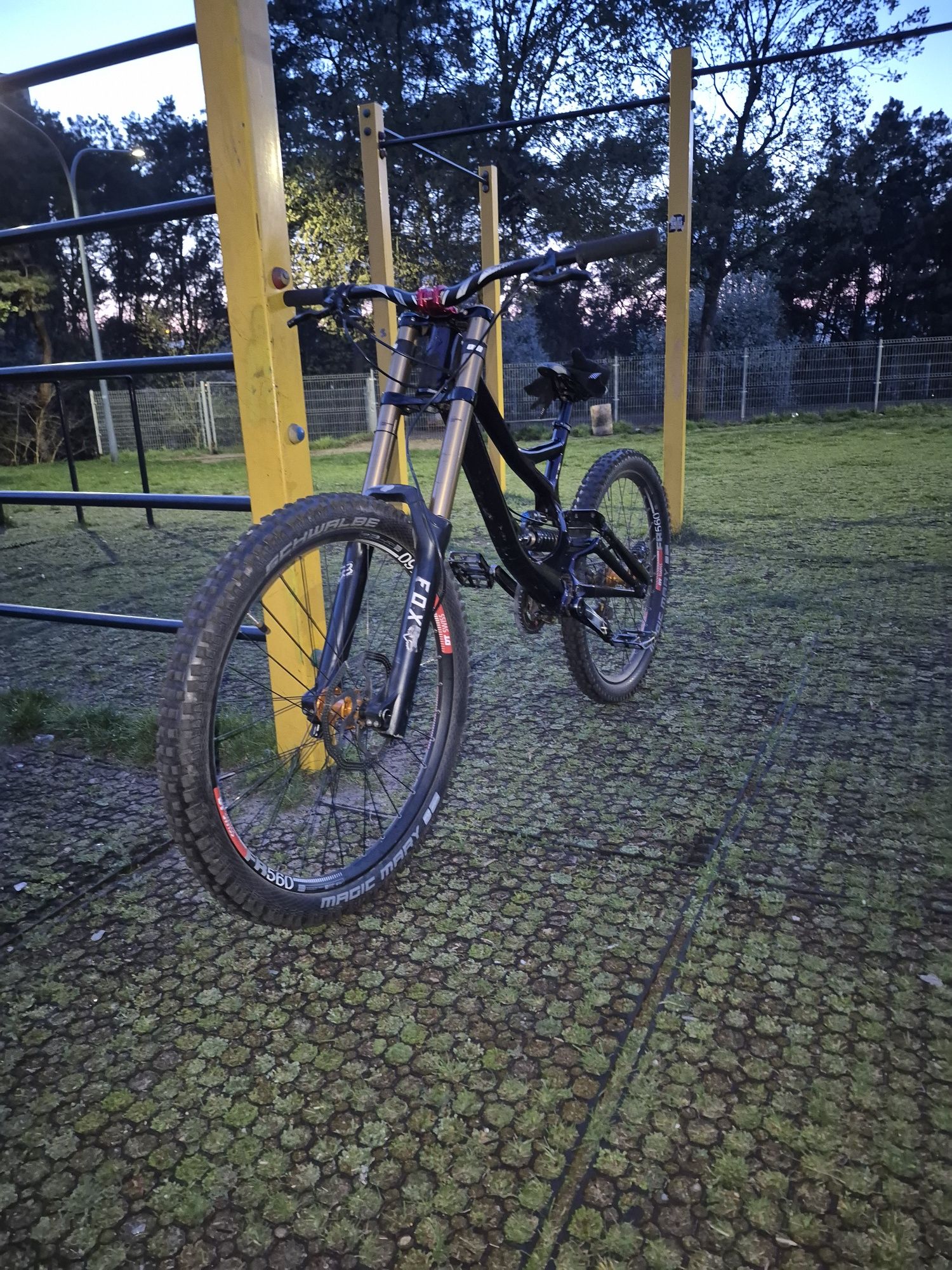 Specialized demo 8