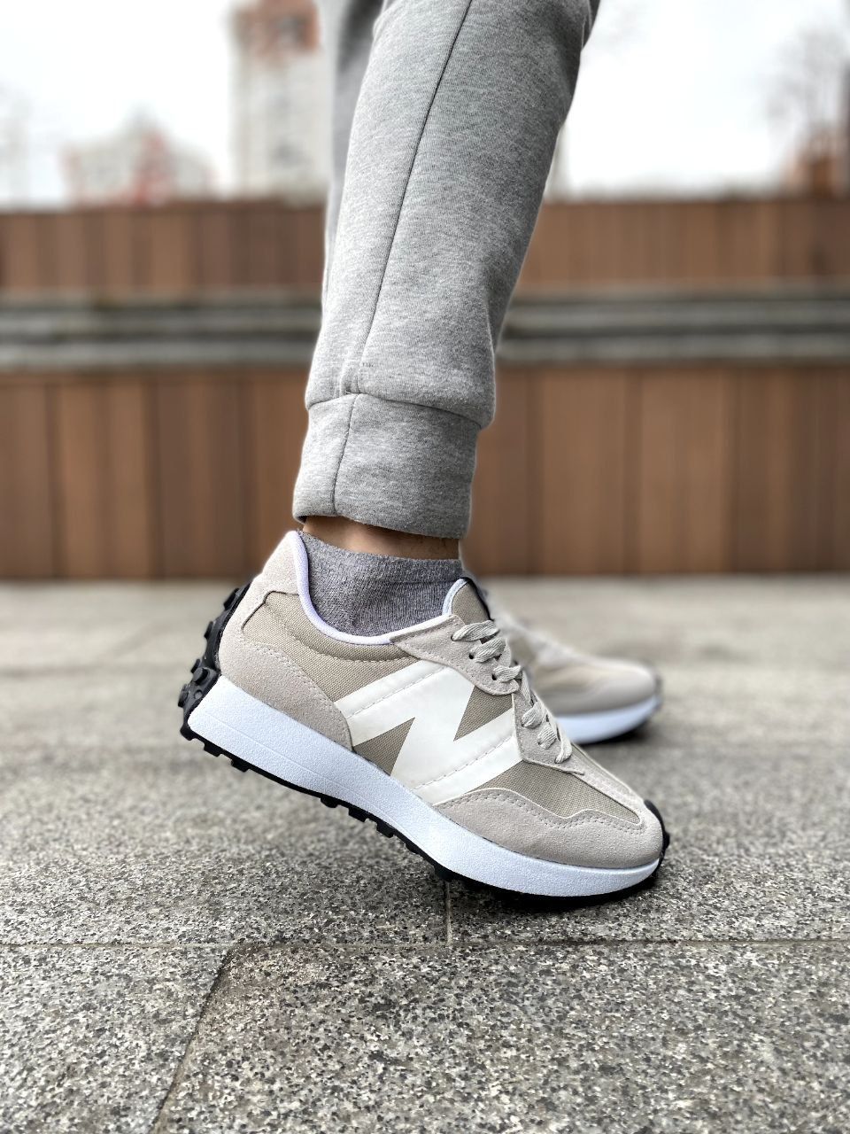 New balance 327 beige and white