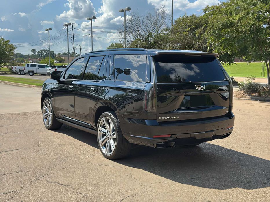 Cadillac Escalade      2025