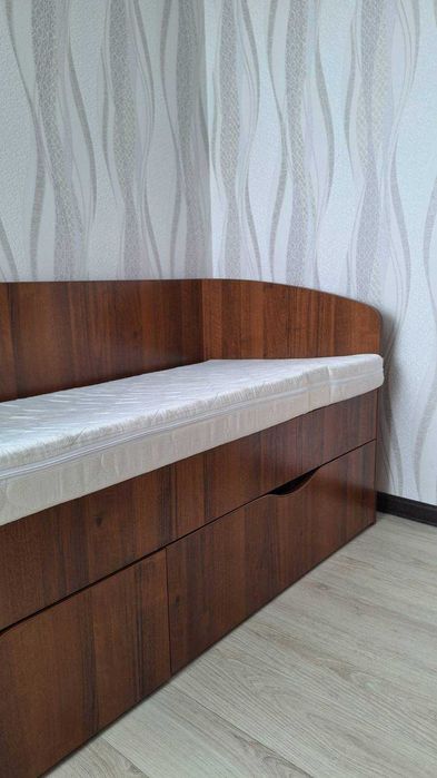 Дитяче ліжко з матрацом