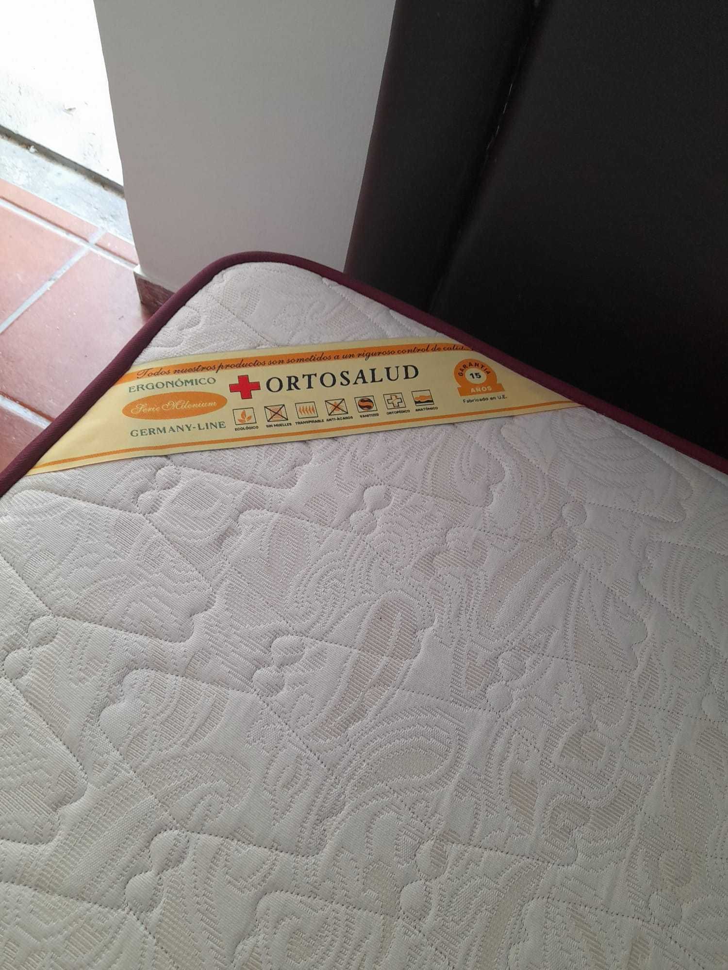 Cama de solteiro e colchão